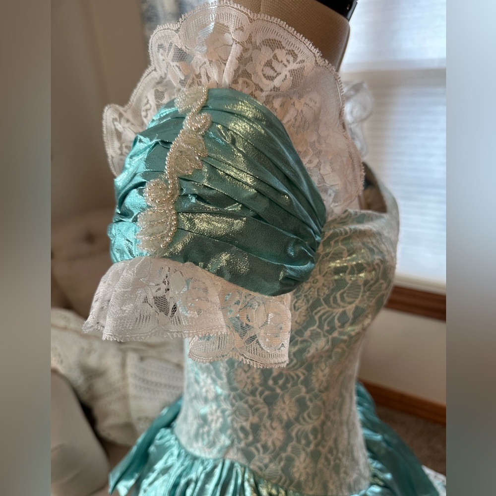 Vintage 80s metallic lamé and lace tiered Bo Peep prom dress, size 8 - Picture 7 of 13